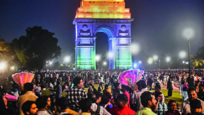 Holiday cheer chokes central Delhi
