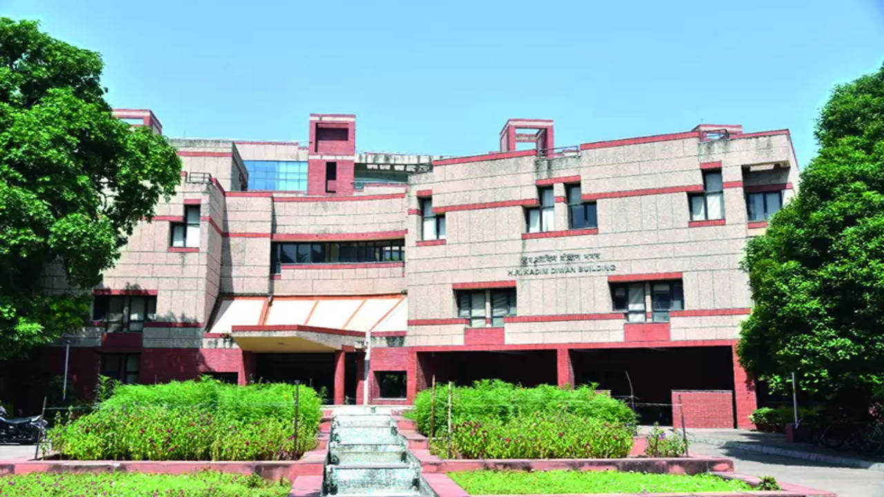 IIT Kanpur Invites Applications For e-Masters Programme In Financial  Technology And Management - News18