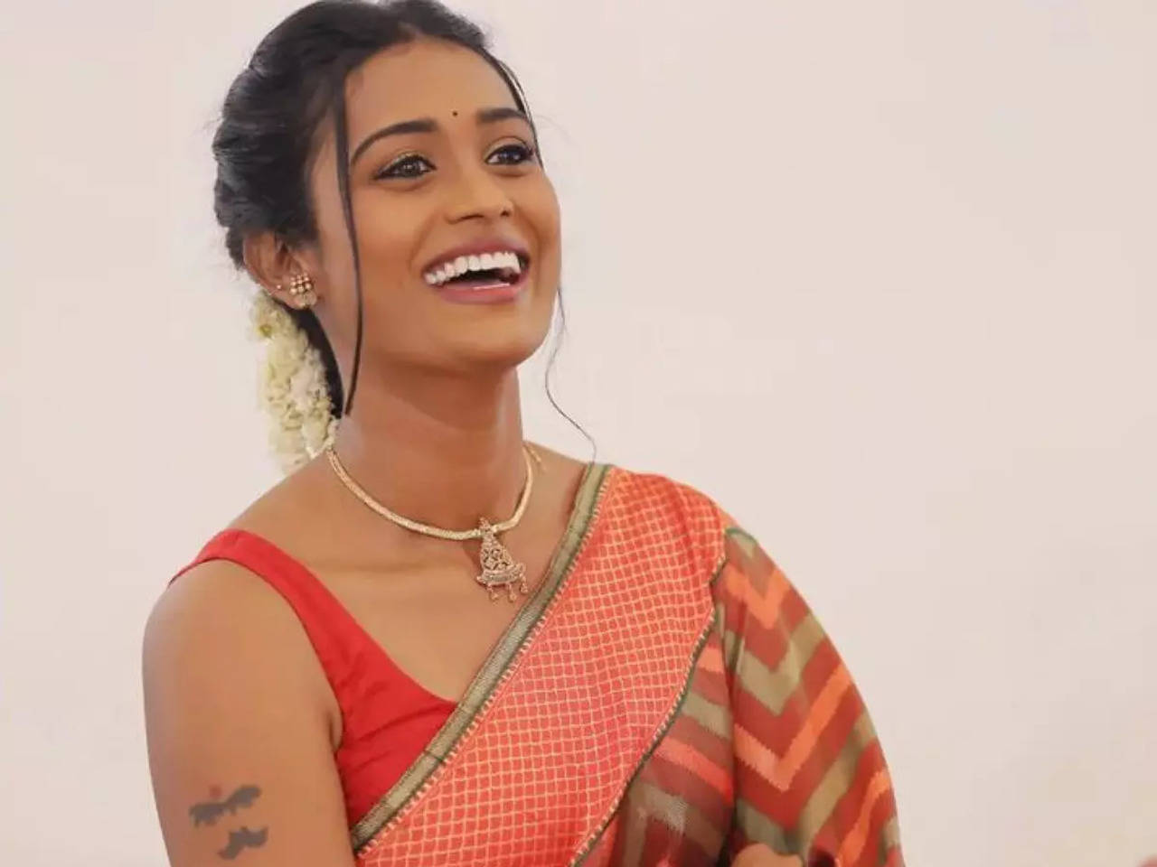 Poornima Ravi (Bigg Boss Tamil 7) Wiki, Age, Family, Images - StudyBizz  Bigg Boss