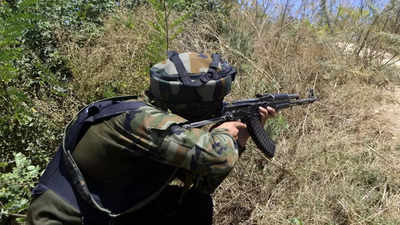 Two soldiers injured in Rajouri encounter, 2-3 terrorists believed trapped