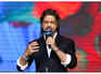 Fans cheer as SRK recites Jawan monologue