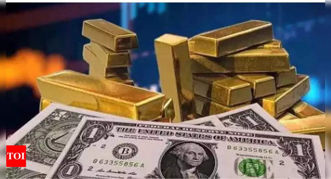 Gold fragile on lofty US dollar and yields; palladium at 5-year low – Times of India