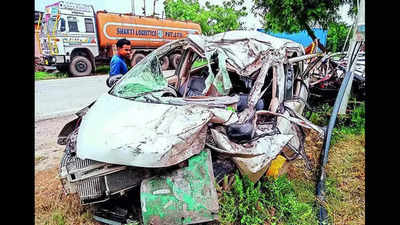 Seven from 2 families, driver killed in Varanasi accident
