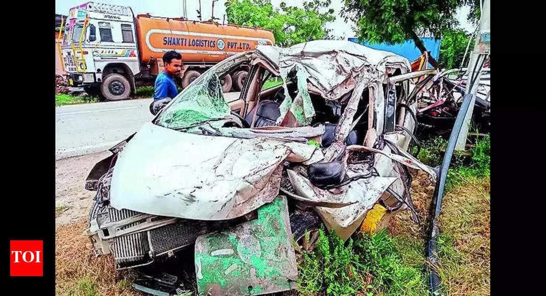 Seven from 2 families, driver killed in Varanasi accident | Varanasi ...