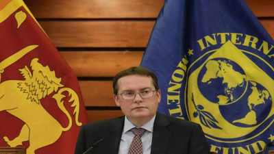 Sri Lanka cuts interest rates as IMF delays loan