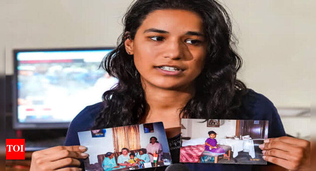 An American girl, born in Lucknow and abandoned, is looking for her