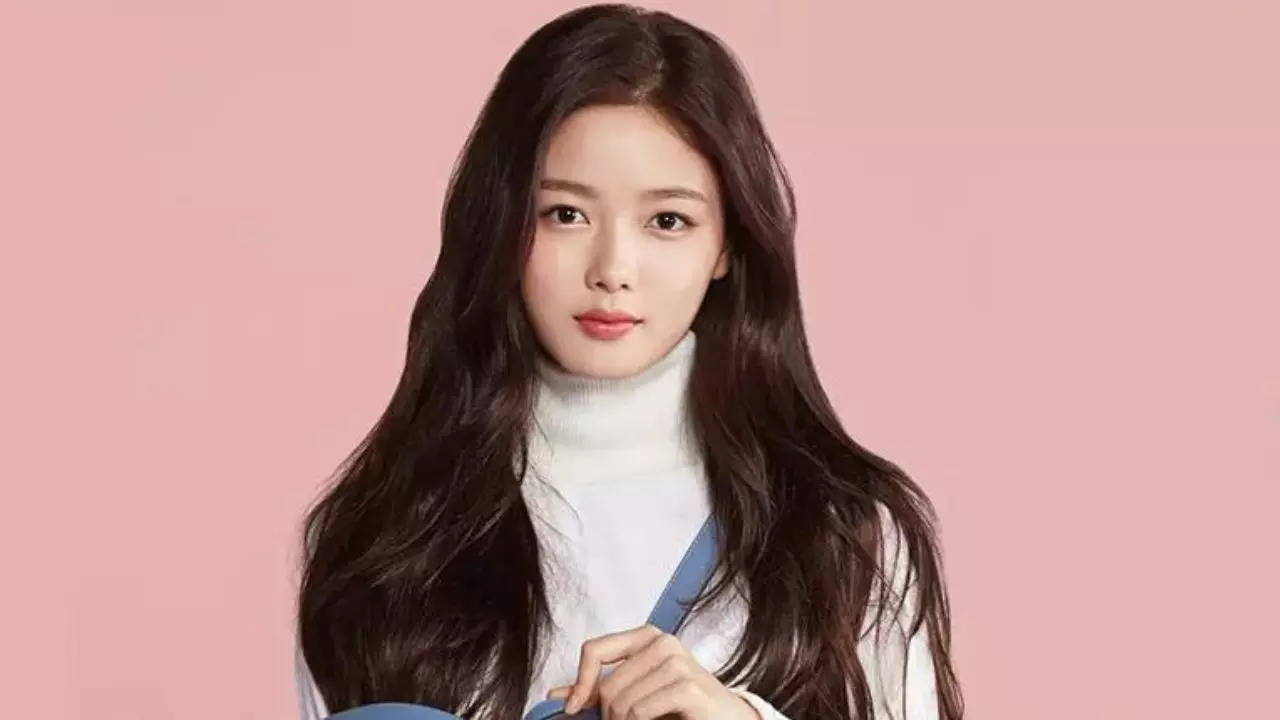 Kim Yoo Jung renews contract with Awesome ENT, promising more remarkable  performances - Times of India