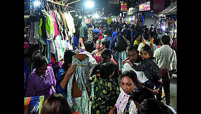 Durga Puja shopping hubs plan extended biz hours to make up for rain-rally losses