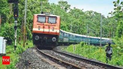 Two alert loco pilots in Bihar save life of 3-yr-old girl