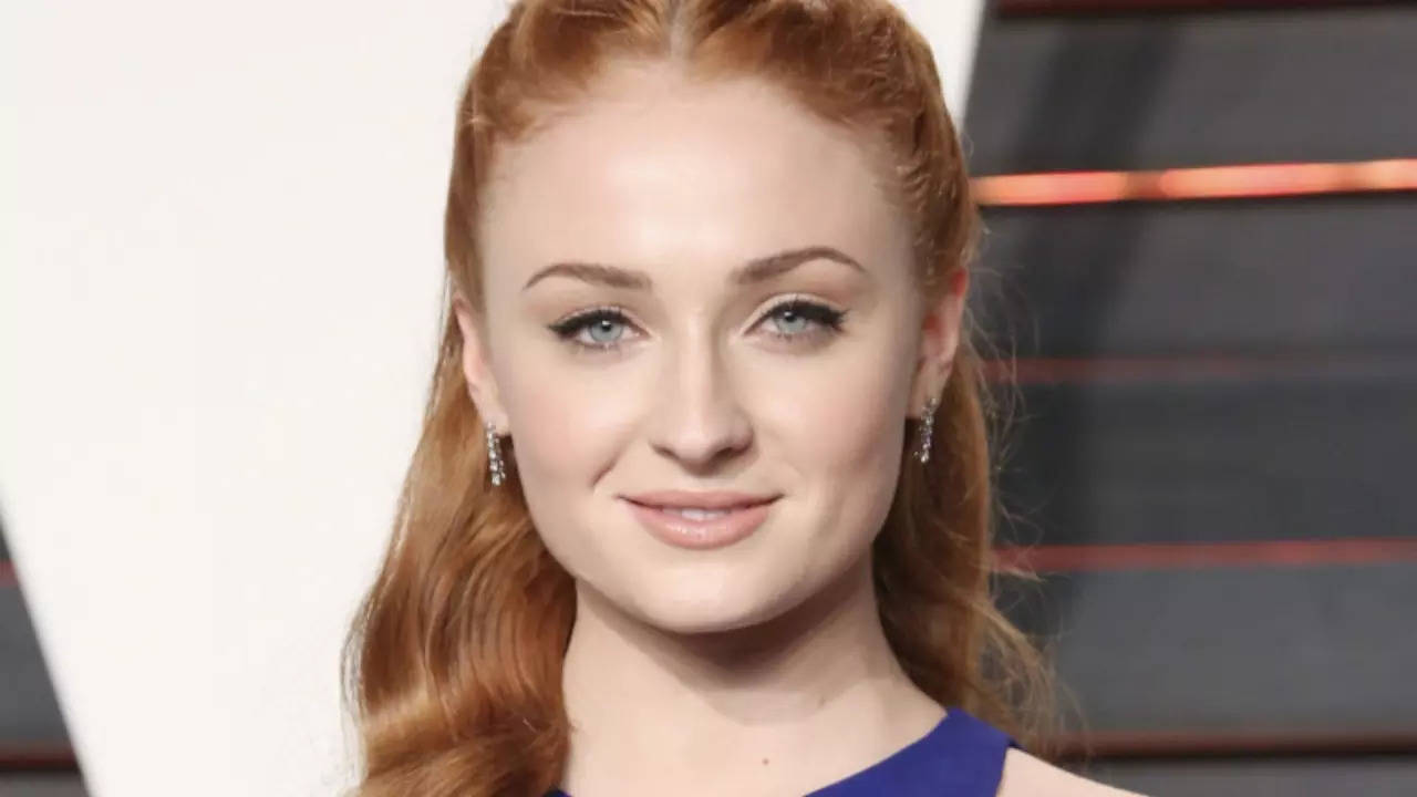 Sophie Turner looks breathtaking as she shares first photo from