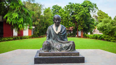 Classical Indian arts society in Singapore awards scholarships to six Indian-origin students to celebrate Gandhi Jayanti
