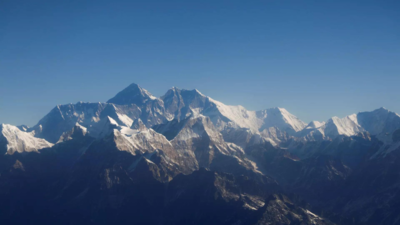 US, Nepalese climbers killed by avalanche on Shishapangma in Tibet