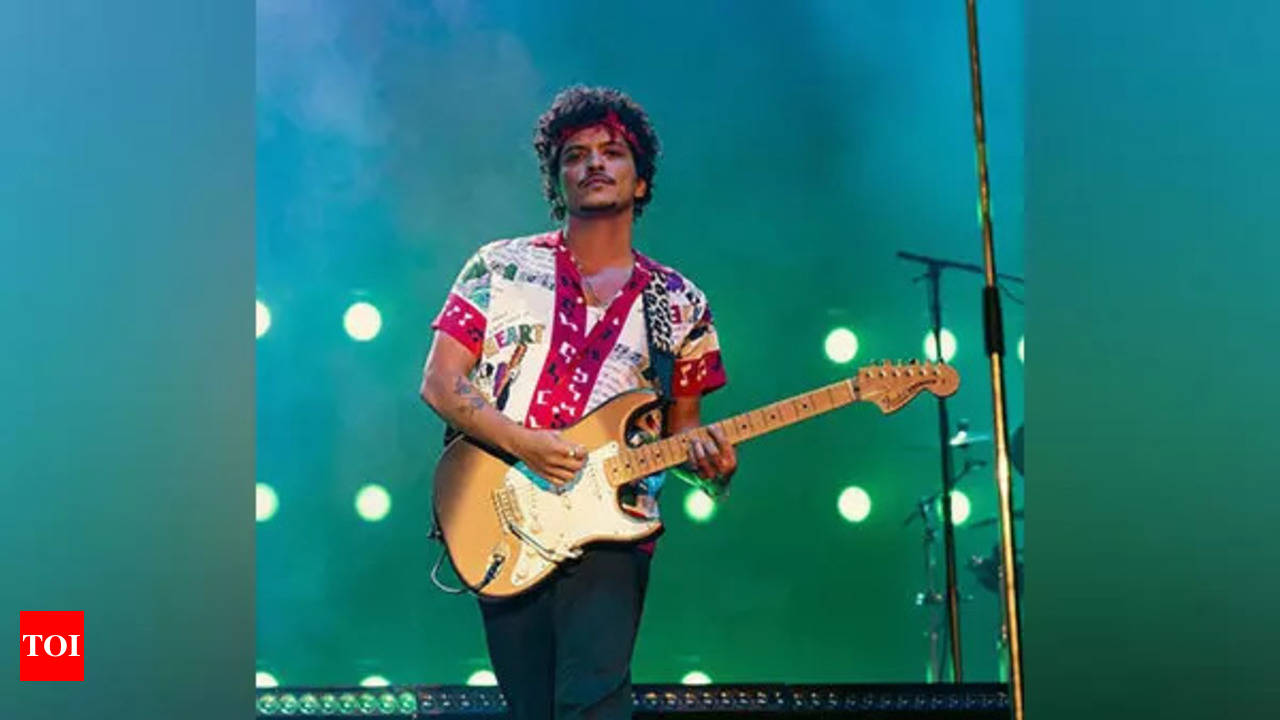 Citing rocket attacks by Hamas, singer Bruno Mars leaves Israel after  cancelling concert | English Movie News - Times of India