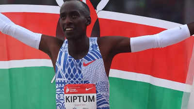 Kenyan Kelvin Kiptum sets world record to win Chicago Marathon men's title