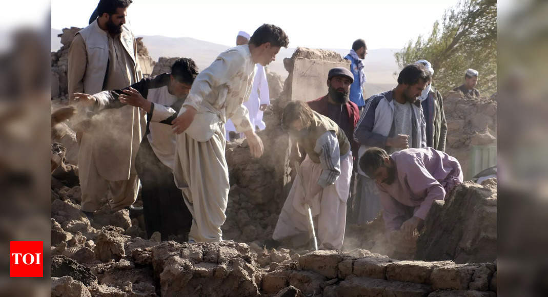 Afghanistan Earthquakes: Desperate people dig out dead and injured from ...