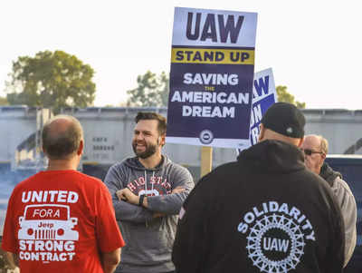 UAW President Shawn Fain urges members to keep up the fight, as auto workers' strike enters its 4th week.