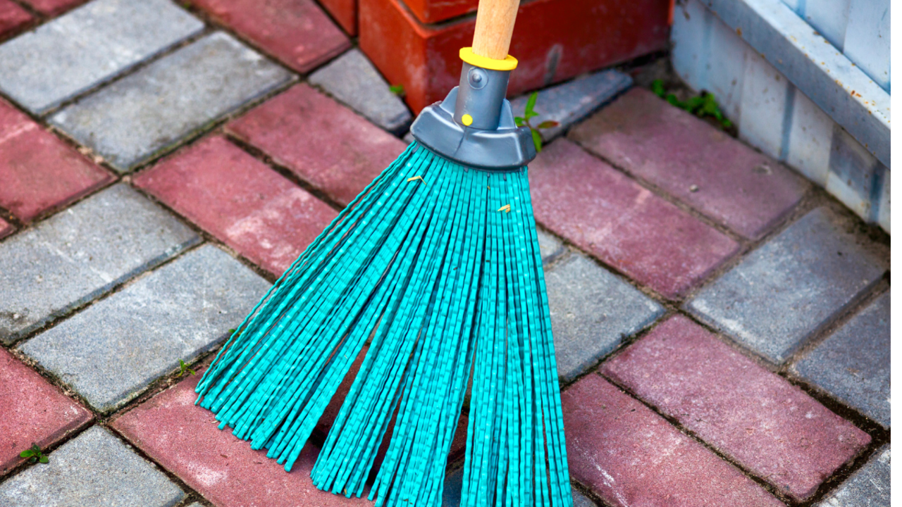 Plastic Broom: Options To Keep Your Bathroom Squeaky Clean - Times of India  (January, 2024)