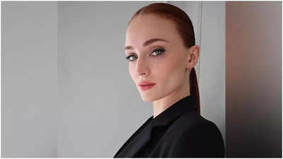 Sophie Turner Wears Fearless Taylor Swift Friendship Bracelet