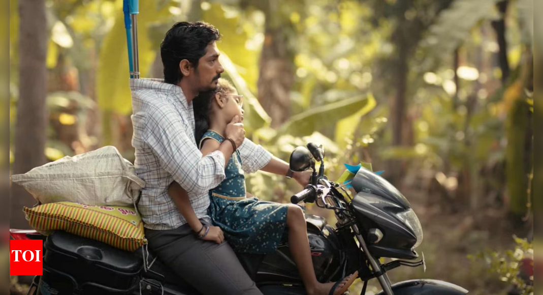 Siddharth watches 'Chithha' with fans in Tirupur | Tamil Movie News ...