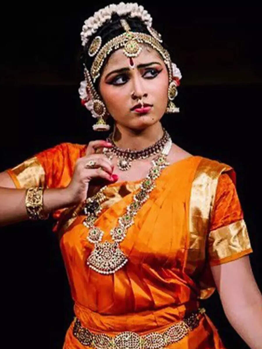 ​Kruthika Jayakumar's multifaceted moments captured in photos​ - Vimarsana News