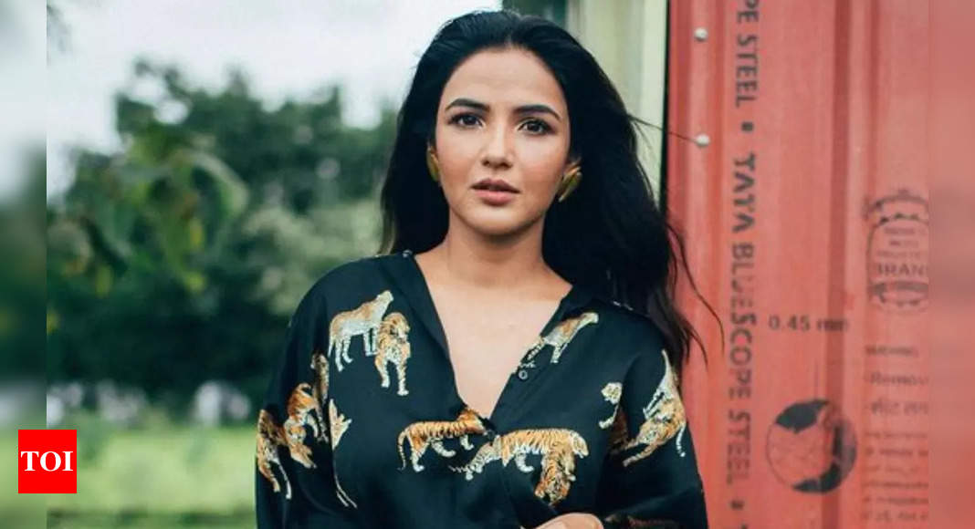 Bigg Boss 14 fame Jasmin Bhasin hospitalised due to stomach infection ...