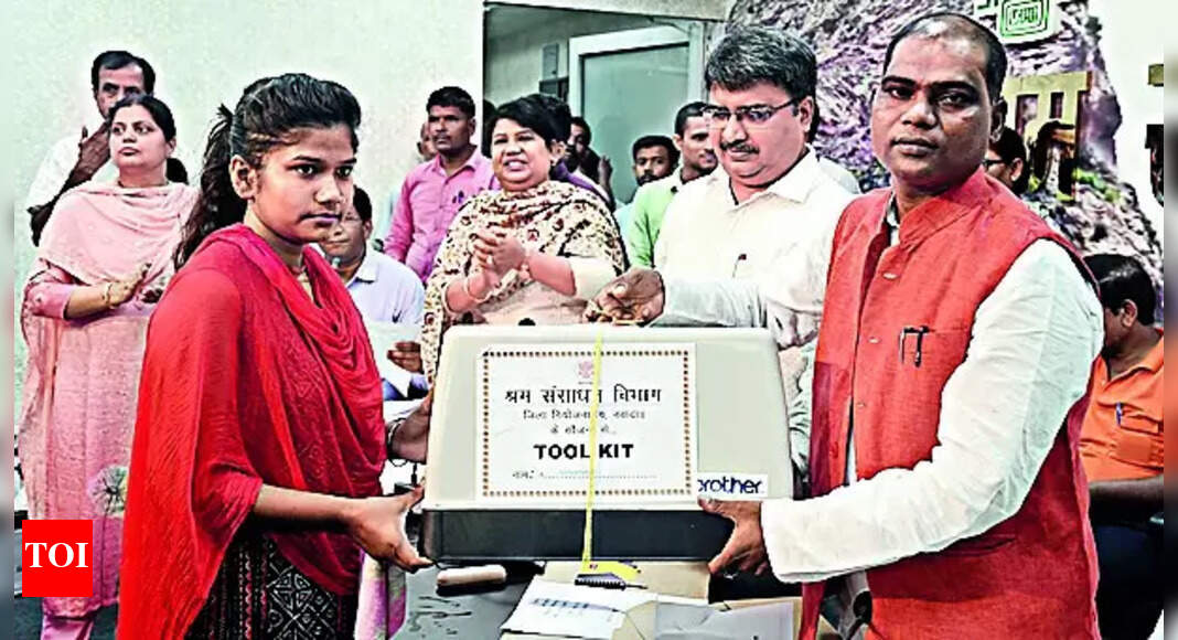 Self-Dependent: Minister: Govt To Make Youthsself-dependent | Patna ...