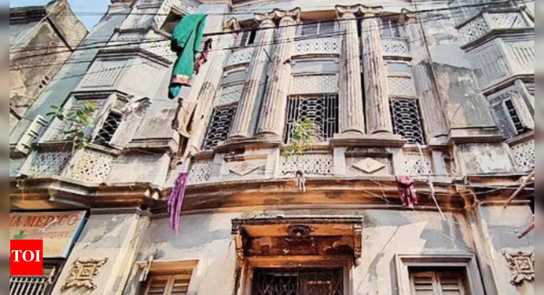 Mentally ill son guards mom's corpse for 4 days | Kolkata News - Times ...