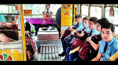 KP’s students’ bus ferries 30 kids from Bagbazar to College Street