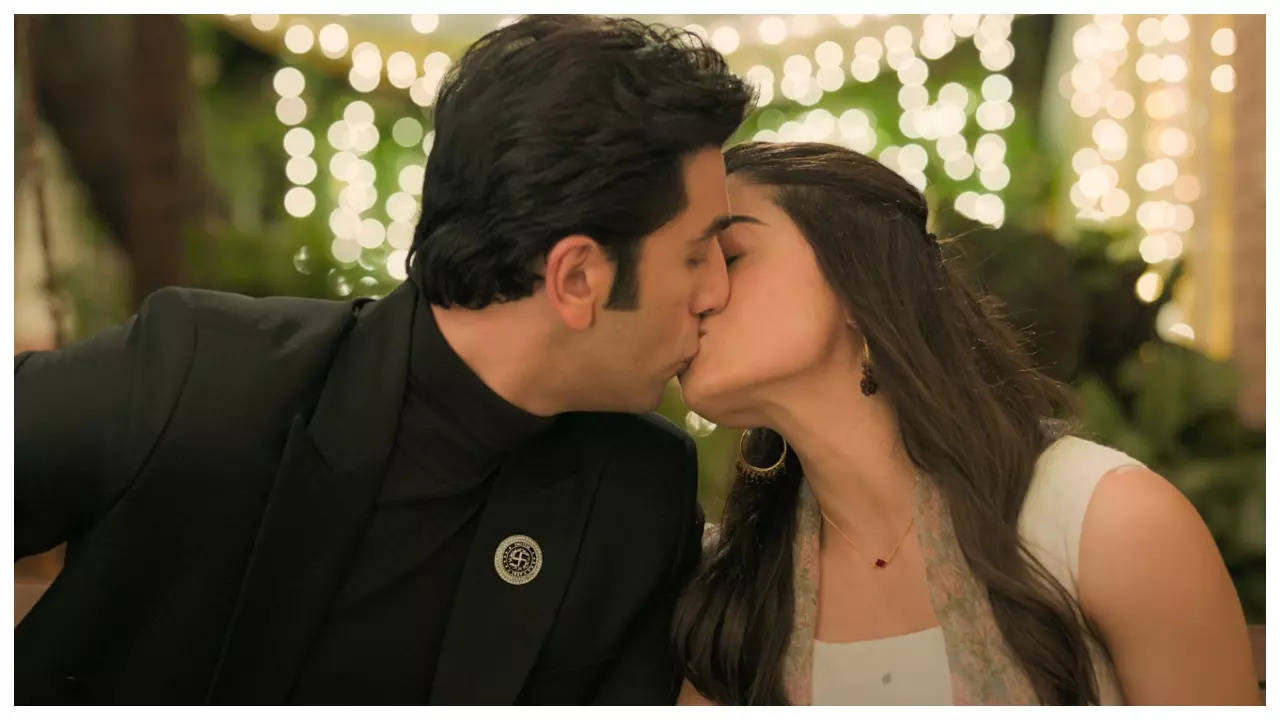 Telugu Dr Anila Sex Videos - Animal Song: Hua Main song: Ranbir Kapoor and Rashmika Mandanna cannot stop  kissing in this passionate number! | - Times of India