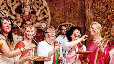 Durga Puja set to bring 17k foreign tourists to city