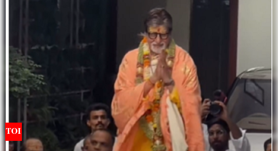 Amitabh greets fans outside Jalsa on b'day