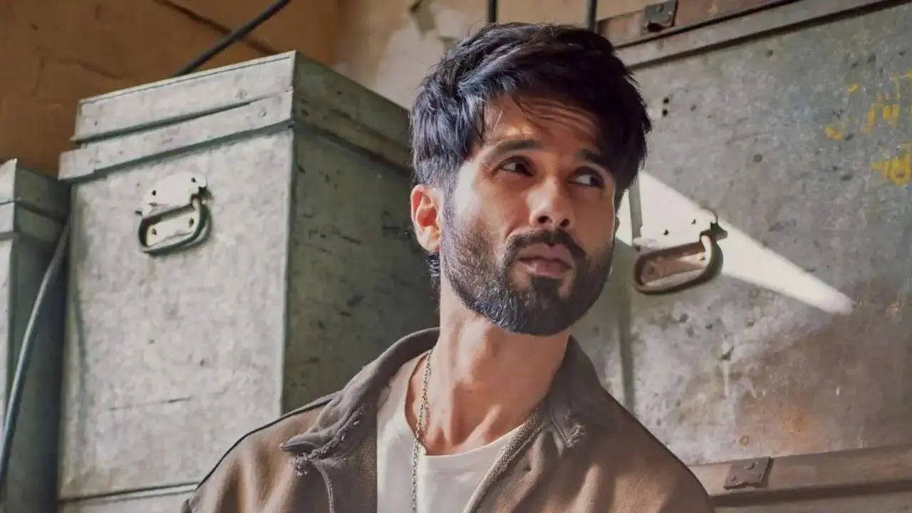Best Shahid Kapoor Hairstyles for you ! | Shahid Kapoor Hairstyle and  haircut | Sawraj-Lifestyle - YouTube