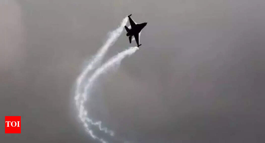 China claims to have spotted US aircraft flying over Taiwan Strait