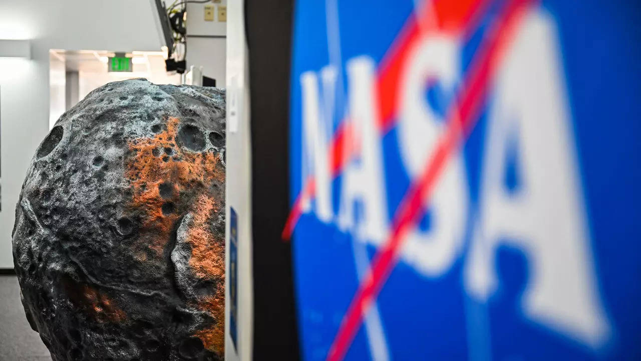 NASA Launches Mission to Explore a Metal Asteroid - The New York Times