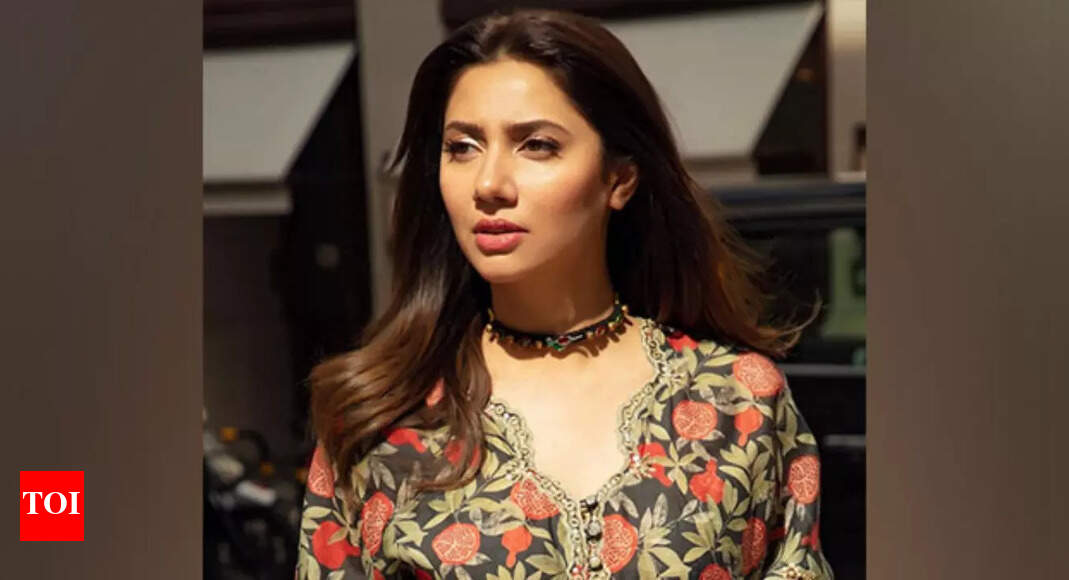Mahira Khan shares vibrant haldi ceremony pics