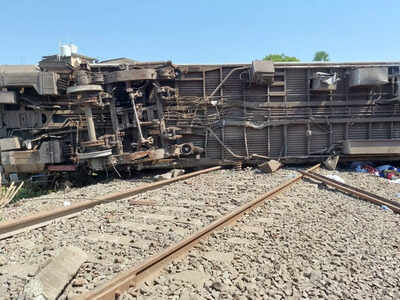 Horror Tale Bihar train disaster Scattered shoes, clothes, food stuff