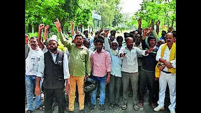 HEC workers block city road to protest lathi charge by CISF