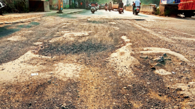 Potholed half-km road near Golibar Maidan a nightmare
