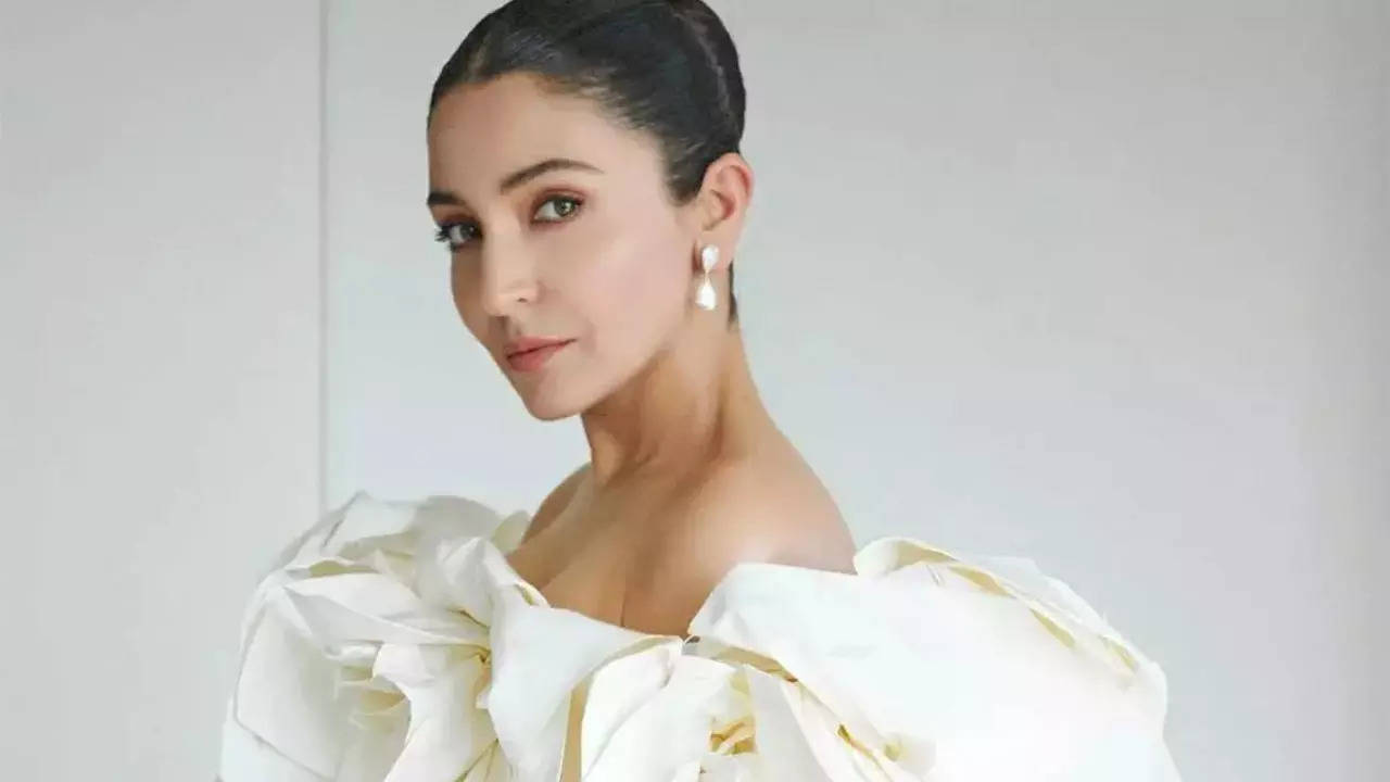 Anushka Sharma's White Outfits Scream 'Comfort', Take Cues For