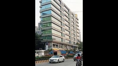 5 fake call centre staffers jump off 1st floor office in Powai to escape raid over Canada scam