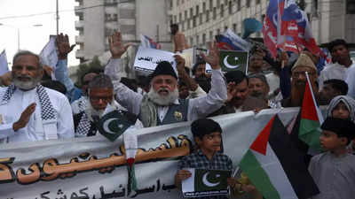 Police in Pakistan arrest at least 50 Imran Khan's supporters demonstrating for Palestine