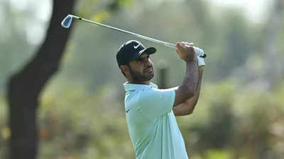 Shubhankar Sharma's roller coaster ride: from tied-second to tied-14th at Acciona Open
