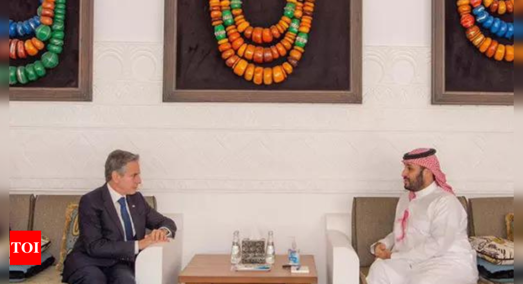 L’État américain Secy Blinken rencontre le prince héritier saoudien et discute des attaques terroristes du Hamas contre Israël
