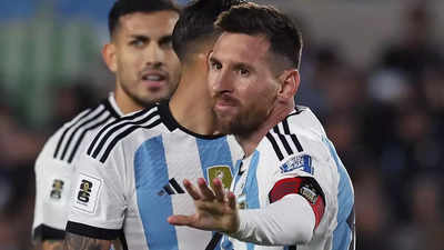Lionel Messi reacts to 'spitting' towards him by Antonio Sanabria in Argentina vs Paraguay