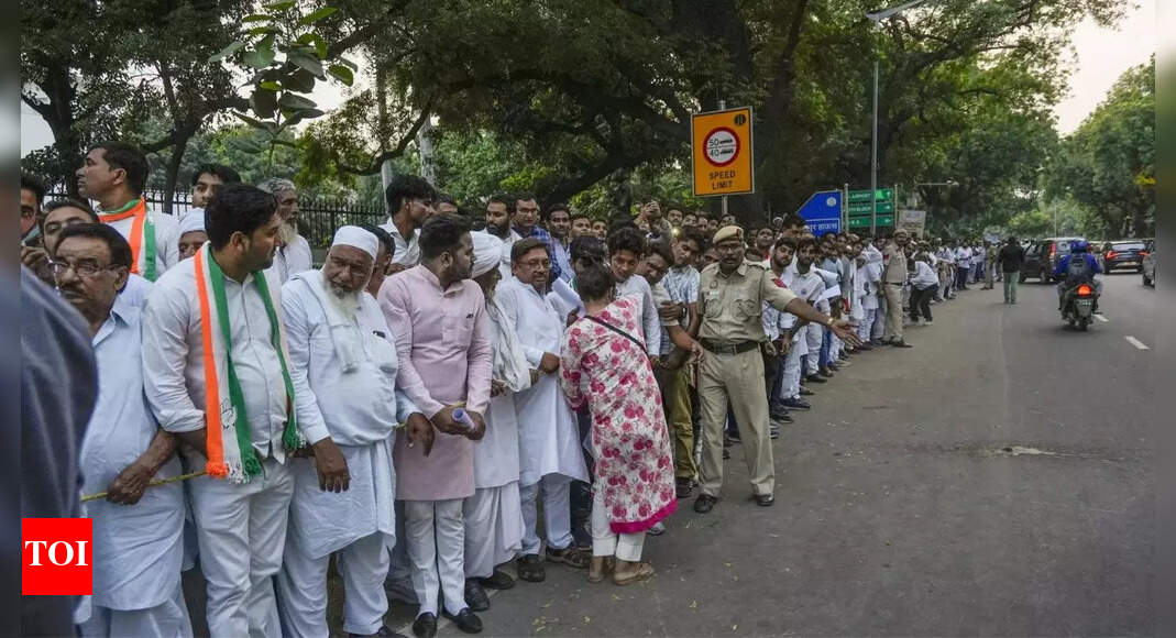 Rajasthan CM Ashok Gehlot's vehicle 'surrounded' outside Jodhpur house in Delhi India News