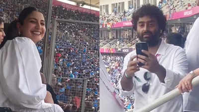 Anushka Sharma cheerfully poses for Arijit Singh’s camera amid India vs Pakistan match