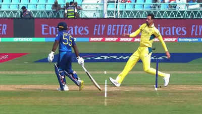 Watch: Mitchell Starc warns Kusal Perera for leaving crease at non-striker's end