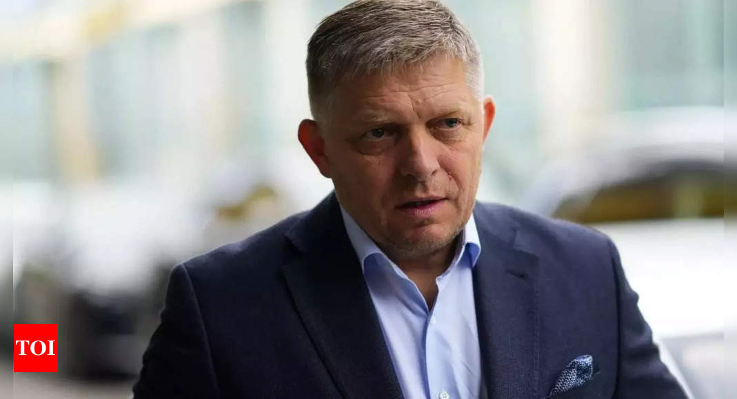 Nová vláda: Bývalý slovenský premiér podpisuje s ďalšími dvoma stranami koaličnú dohodu o zostavení novej vlády