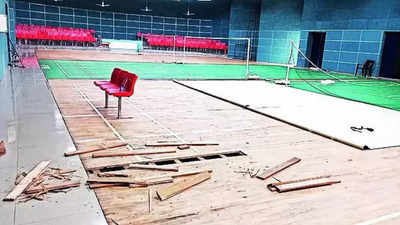 Hall closed, city shuttlers pay to practice