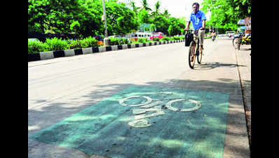 Cycling track from Neelankarai to Akkarai to be ready in a year